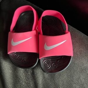 Infant Nike slides